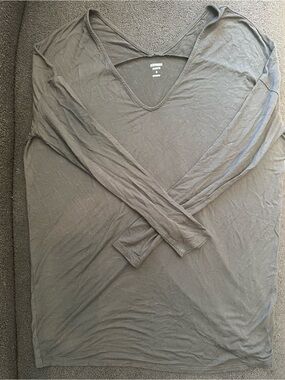 Express Relaxed Tee V Neck Long Sleeve